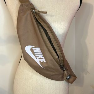 Nike Heritage Waistpack Hipsack Fanny Pack Running Unisex DB0490-351 Cargo
Khaki
